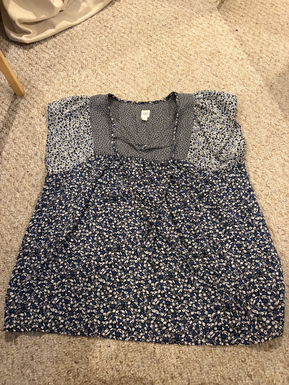 GAP Blue and White Floral Short Sleeve Blouse